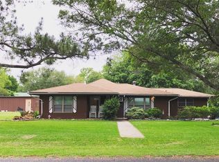 1122 W 2nd St, Elgin, TX 78621