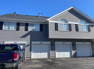 425 Village Creek Dr, Lake In The Hills, IL 60156