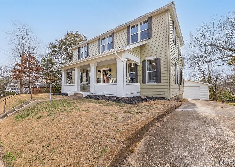 1st image of 938 Poplar St