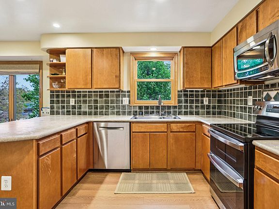 3rd image of 407 Council Dr NE