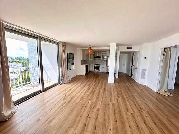 4th image of 6900 Bay Dr APT 8D