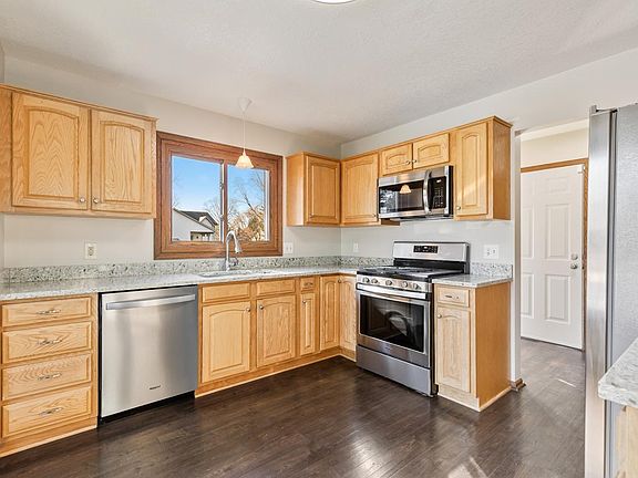 4th image of 880 Lake Susan Dr