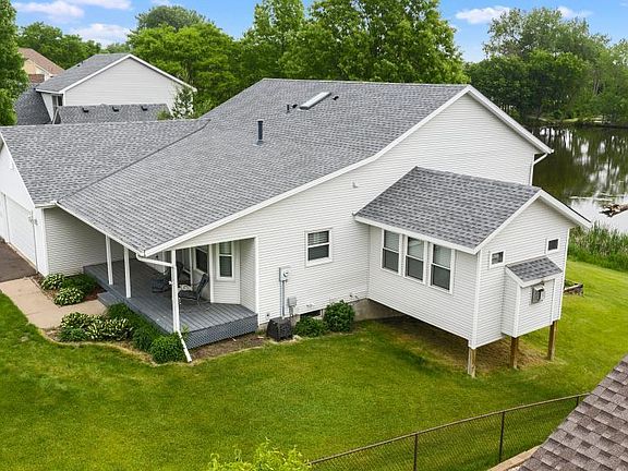 4th image of 2583 Hilo Ave N