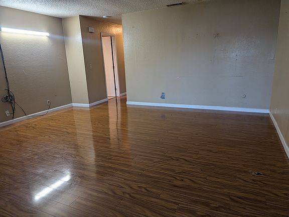 4th image of 3045 Wentworth Dr