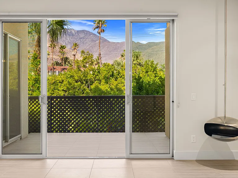 110 The Riv — Photo 11