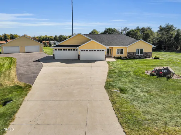 509 White Willow Cir, Bismarck, ND 58501