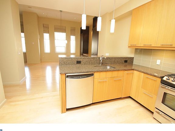 5th image of 1425 Locust St Unit 16C