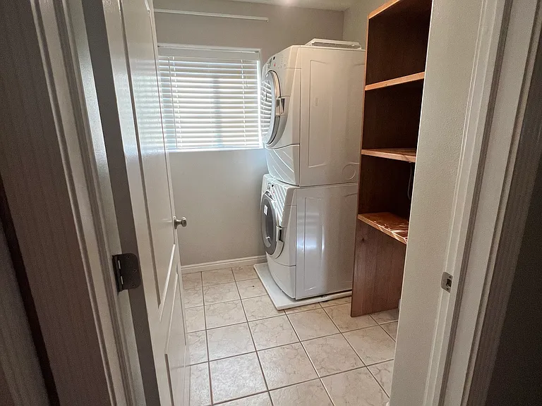 630 Spring Cir #B — Photo 7