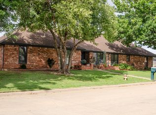 2806 Country Club Dr, Chickasha, OK 73018