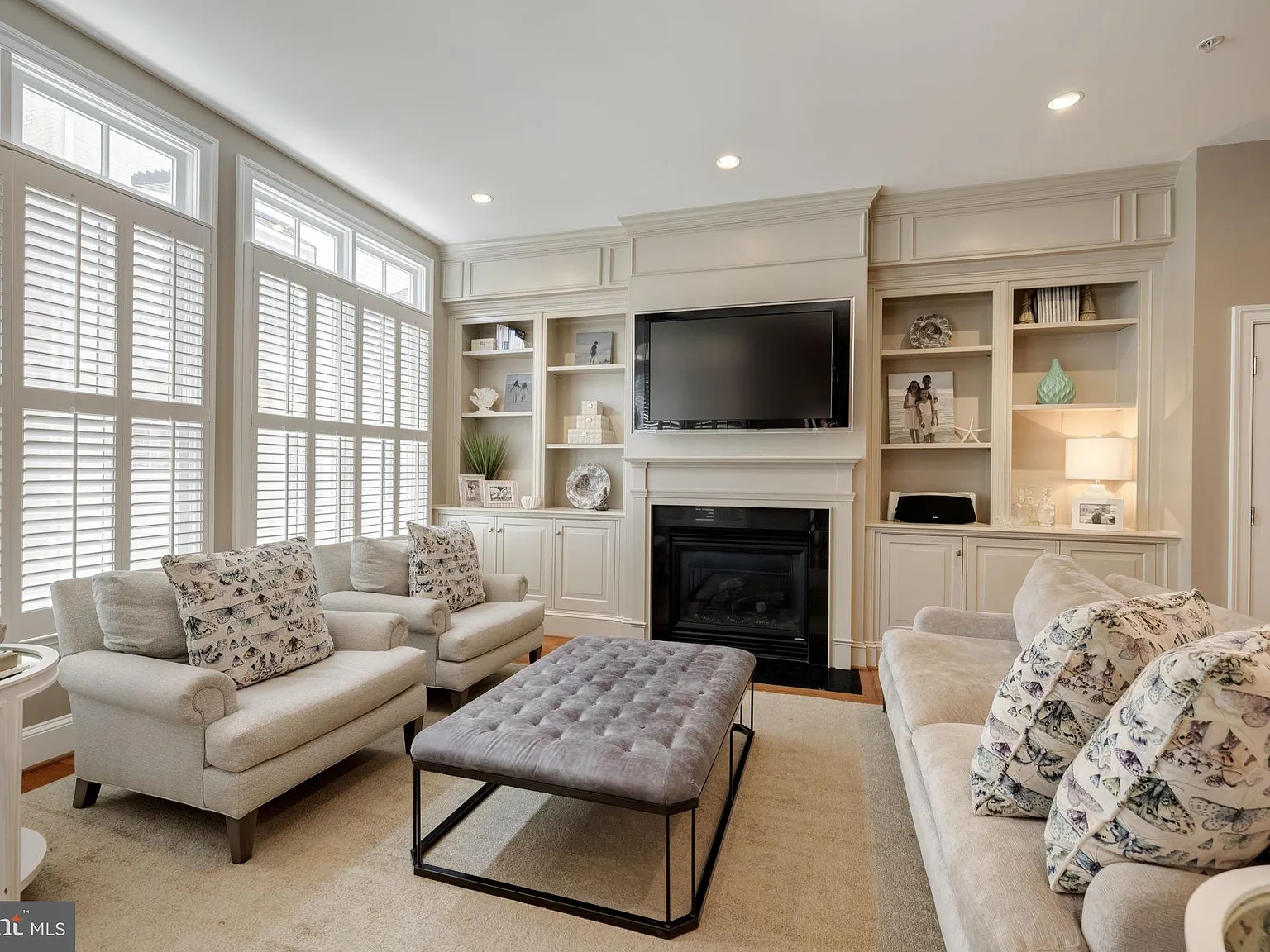 5 bed, 4.5 bath, 3512 sqft, $7,000 — Photo 1