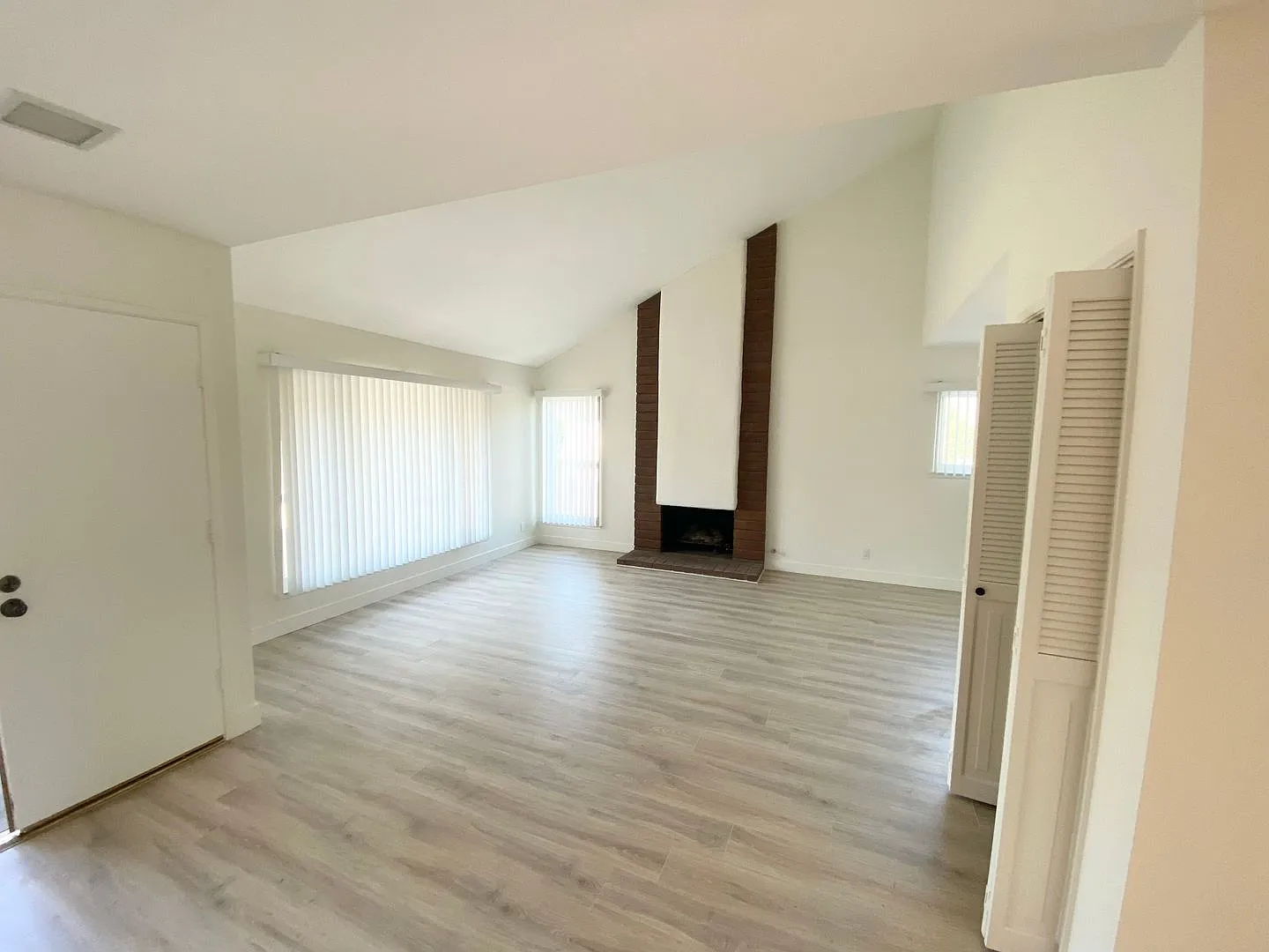 Amazing Pet friendly Anaheim home! — Photo 3