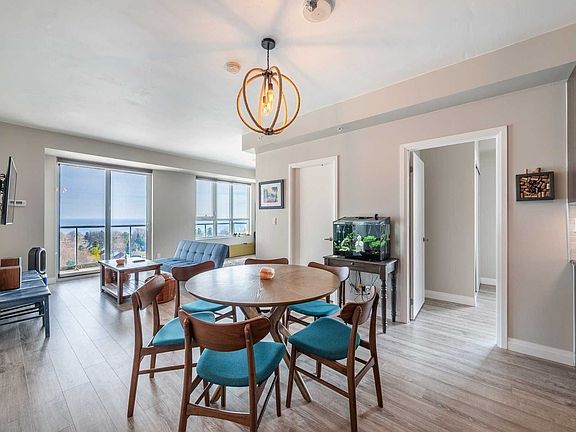 4th image of 22 E Haven Dr #1001