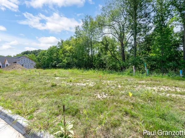 3060 Creek Dr SE, Grand Rapids, MI 49512