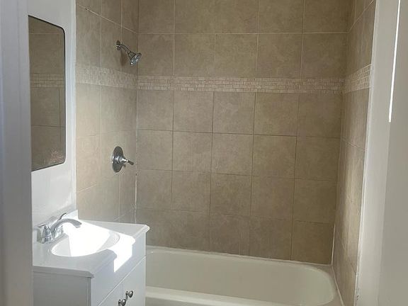 4th image of 1826 W Crestwood Ln #1