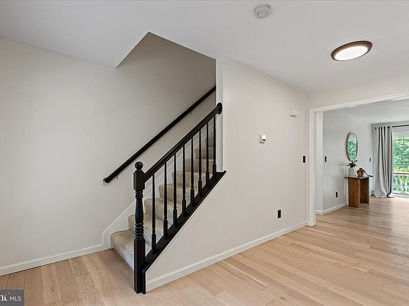 4th image of 2731 Vivians Way