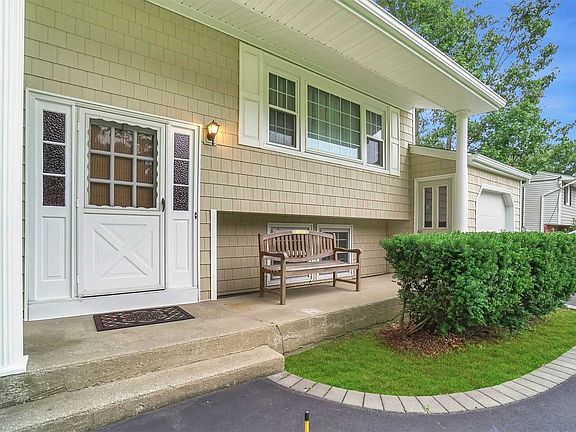 4th image of 23 Bayberry Ln