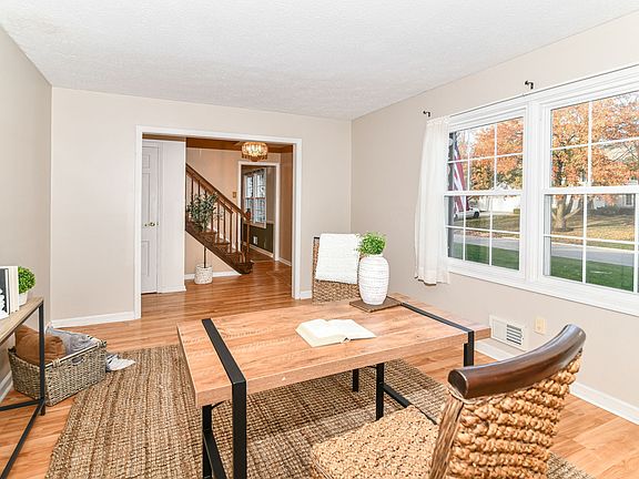 4th image of 210 Ashford Ct