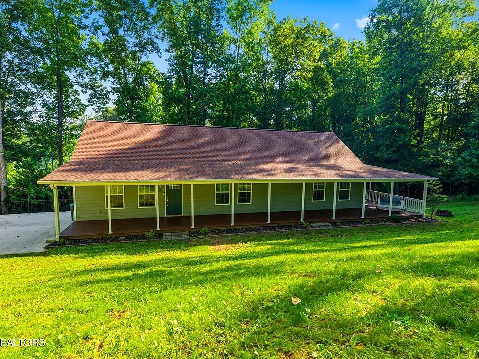 1st image of 240 Scenic Dr
