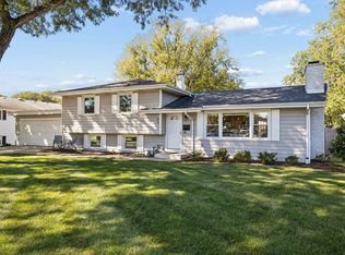 63 Elmwood Dr, Naperville, IL 60540