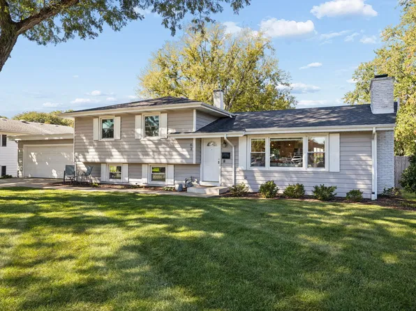 63 Elmwood Dr, Naperville, IL 60540