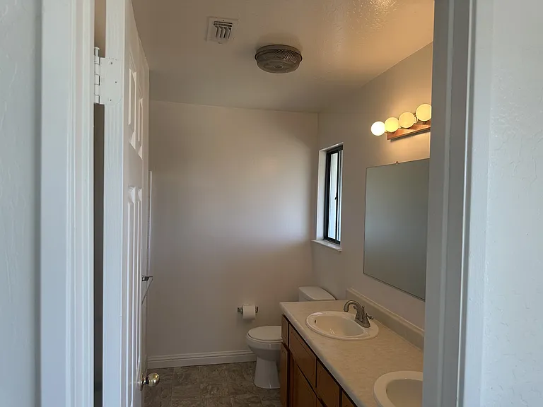 44966 Person Loop S — Photo 11