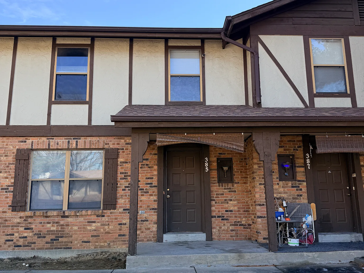 385 Park West Dr — Photo 2