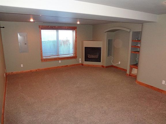 2nd image of 180 W 20th St