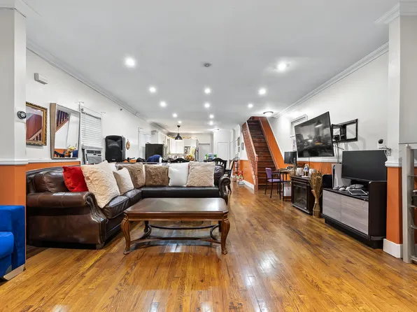 1048 East 94th Street image 2 of 23