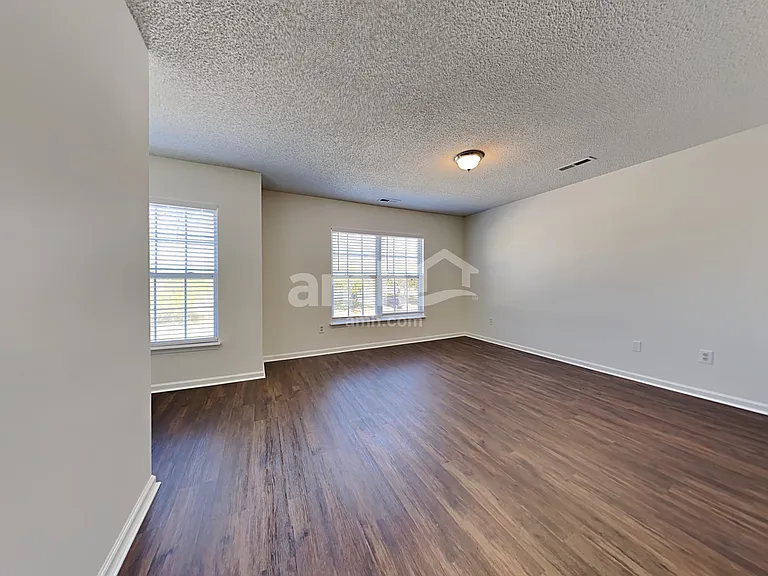 5069 Thornton Dr — Photo 18