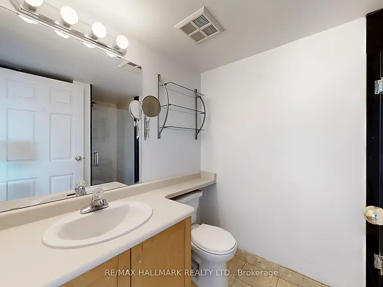 650 Queens Quay W #1121 — Photo 17