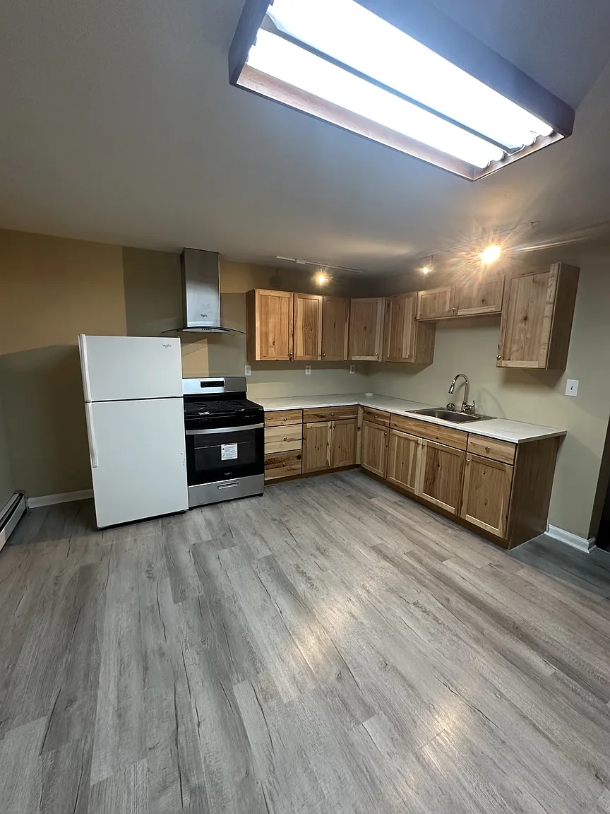 207 Gorham Ave photo 1