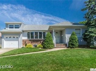 514 N Hawthorne St, Massapequa, NY 11758