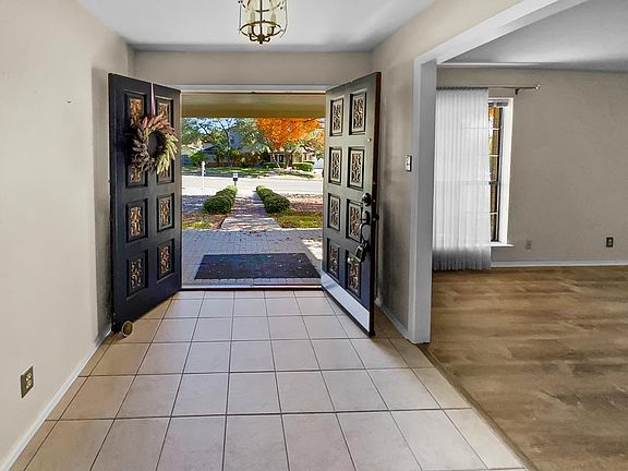 5th image of 400 Crest Ridge Dr