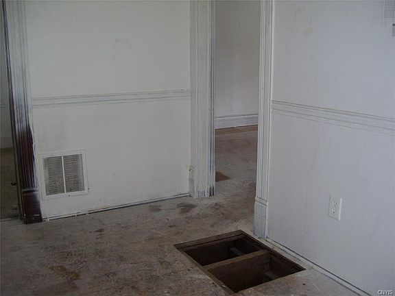 4th image of 115 Delong Ave