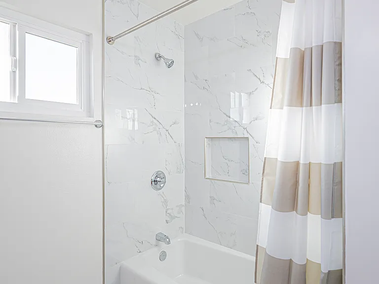 Upstair Full Bathroom