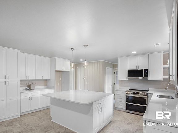 3rd image of 419 W Myrtle Ave