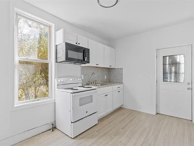 258 E Warrington Ave #2 — Photo 6