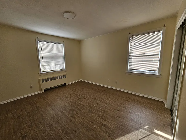 102 Birchwood Park Dr — Photo 9