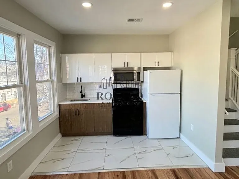376 Avon Ave #2 — Photo 1