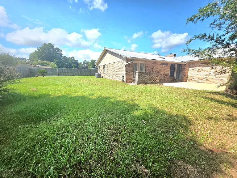 760 Briarwood Dr — Photo 27