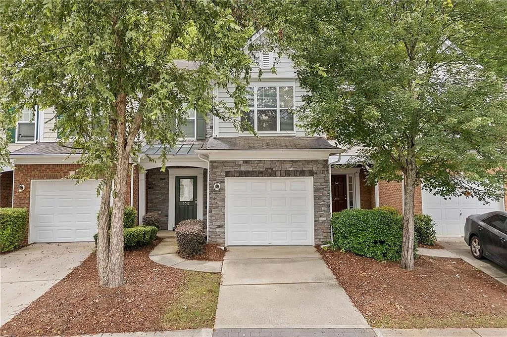 3 bed, 2.5 bath, 1615 sqft, $2,200 — Photo 2