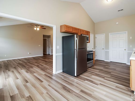 2nd image of 905 Pecan Ridge Cir