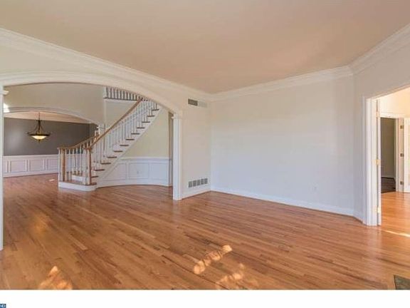 4th image of 102 Halle Dr