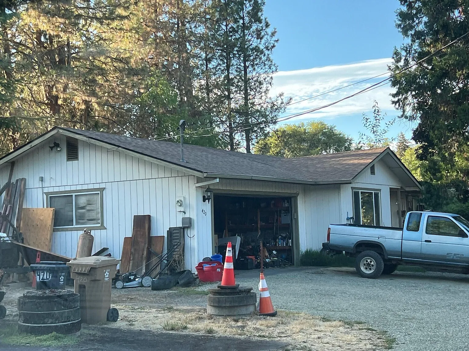 420 NW Pleasant View Dr photo 1