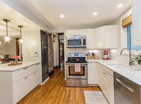 4th image of 3021 Charlotte St