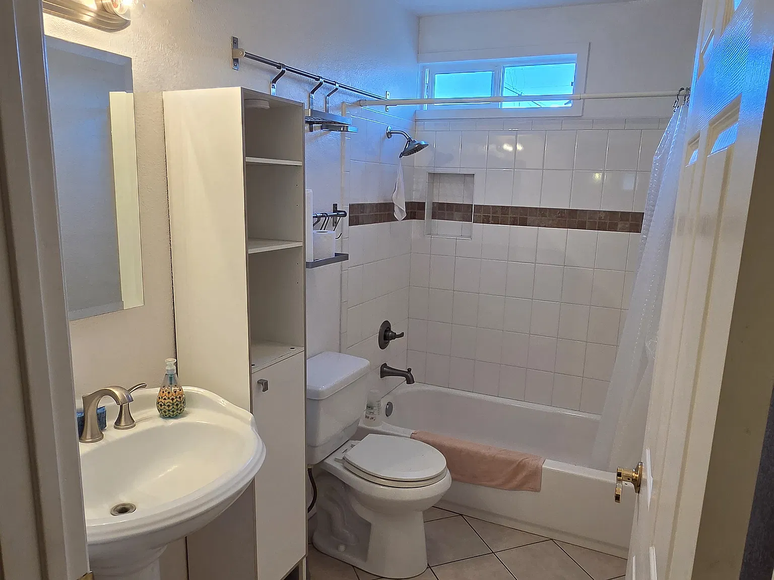 2 bed, 1012 sqft, $3,195 — Photo 3