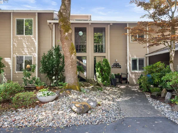 31959 SW Charbonneau Dr, Wilsonville, OR 97070