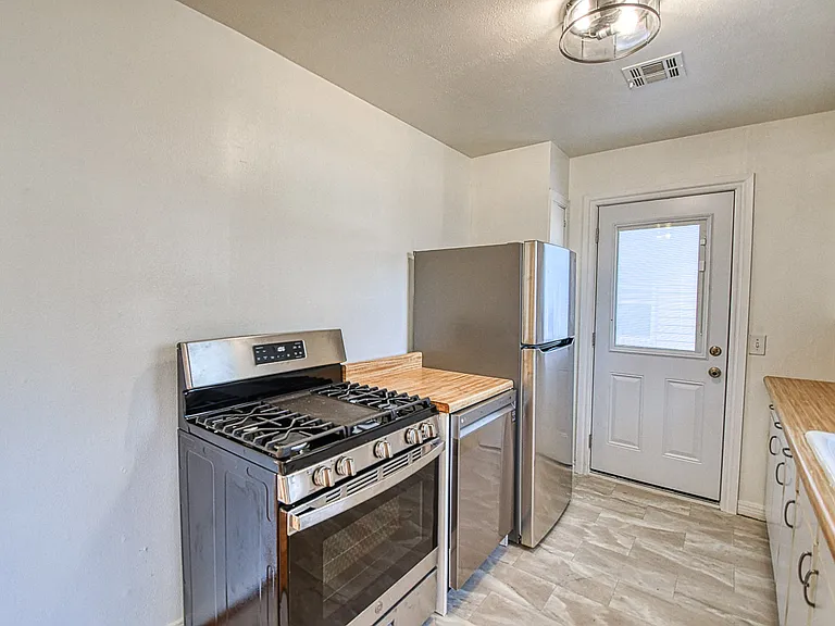 1117 Grover Ln — Photo 21
