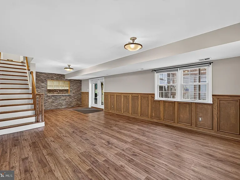 6443 Walters Woods Dr — Photo 43