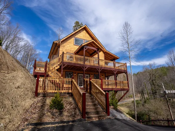 1144 Cole Ln, Gatlinburg, TN 37738